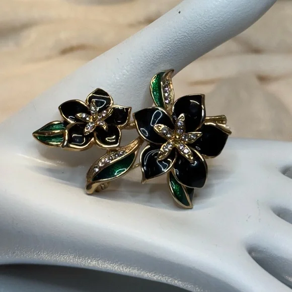 Vintage Rhinestone Enamel Floral Gold Tone Brooch Pin EUC - Picture 12 of 15